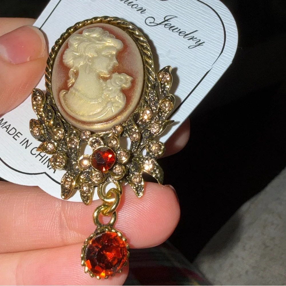 Fashion Jewelry Cameo Brooch with Gold and Red Gems - Picture 3 of 4